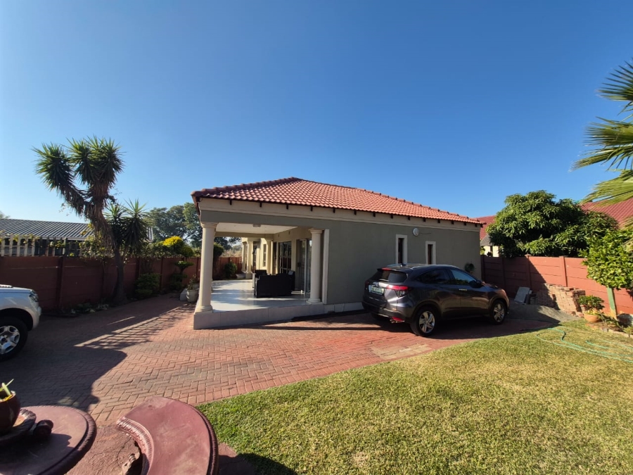 3 Bedroom Property for Sale in Rustenburg North North West